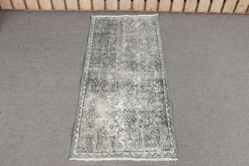 Handgefertigter grüner Ikat-Teppich, 2 x 3,8 Fuß, elegantes Dekor