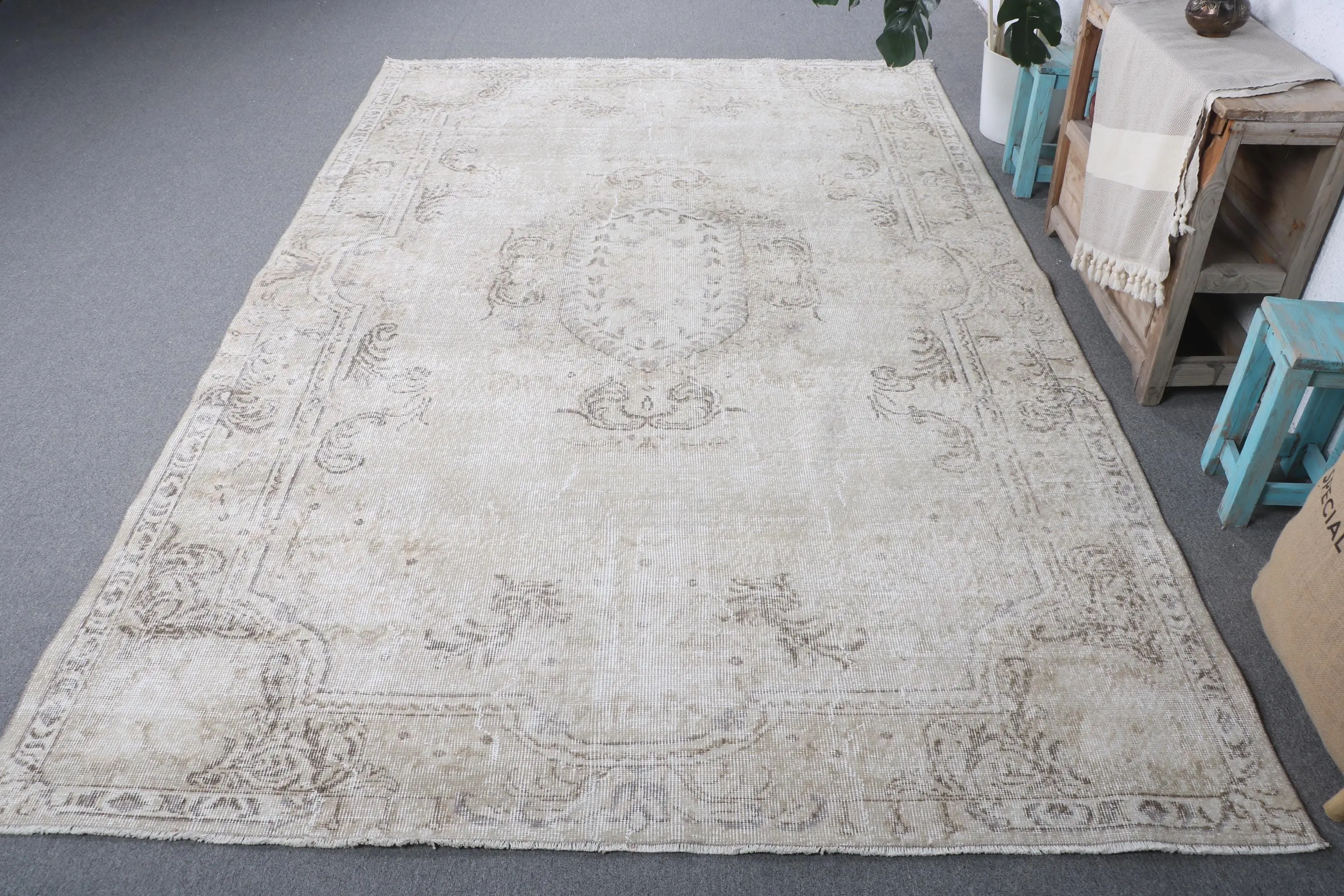 6.2x9.8 ft Vintage Halı, Türk Halısı, Beyaz Puantiyeli Yün Halı - 1