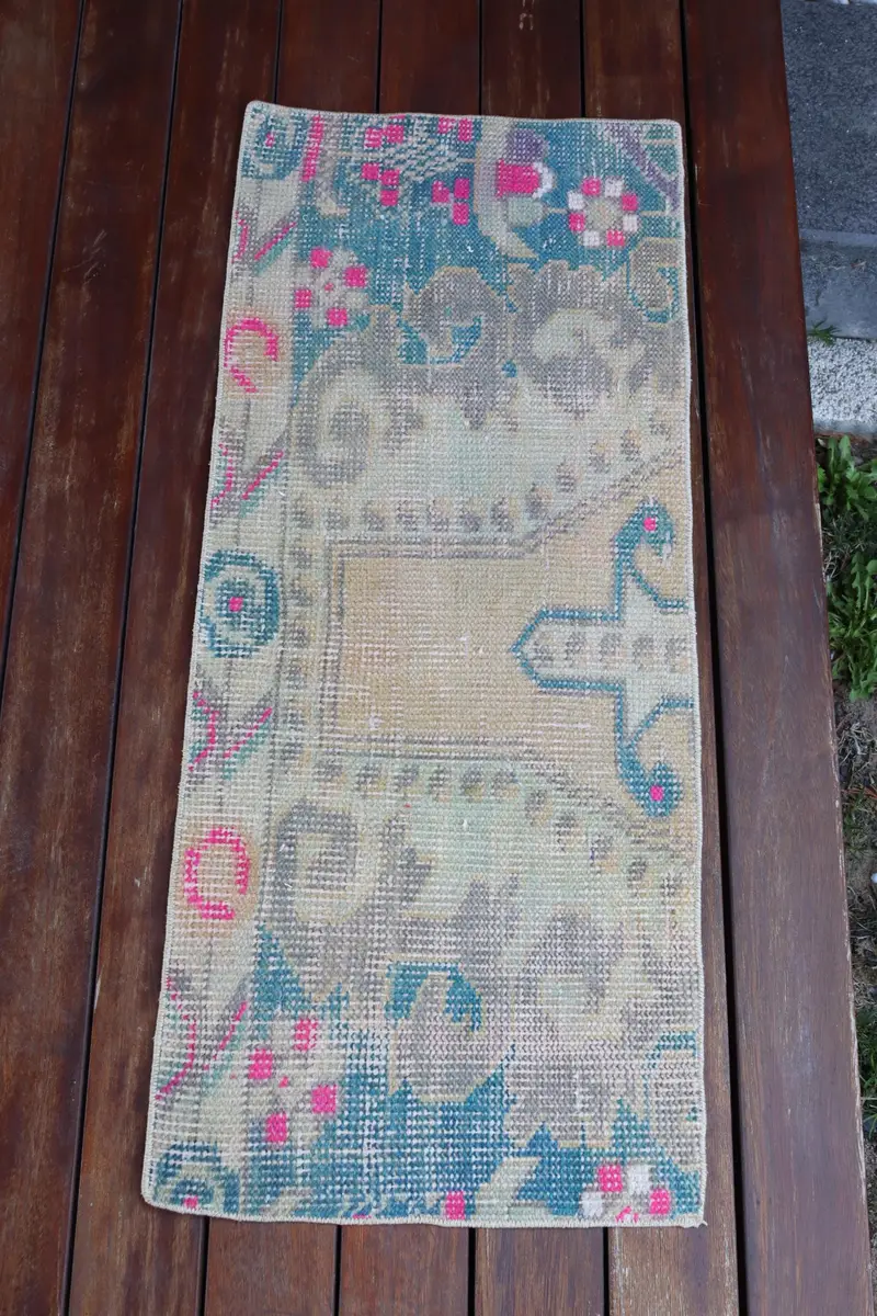 Handgefertigter Teppich in Grün und Blau, 1,3 x 3,1 Fuß, floral und geometrisch