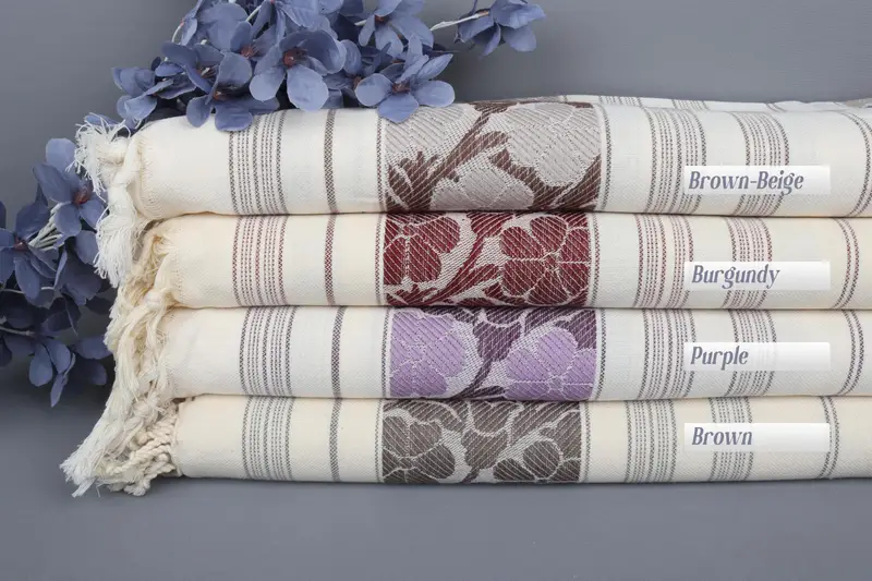 Daisy Patterned Linen Bath Towel Beige, 40x71 Inches