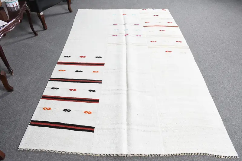 Alfombra turca de 5,1x8,4 pies, alfombra vintage grande, alfombra de lana de lunares blancos - 1