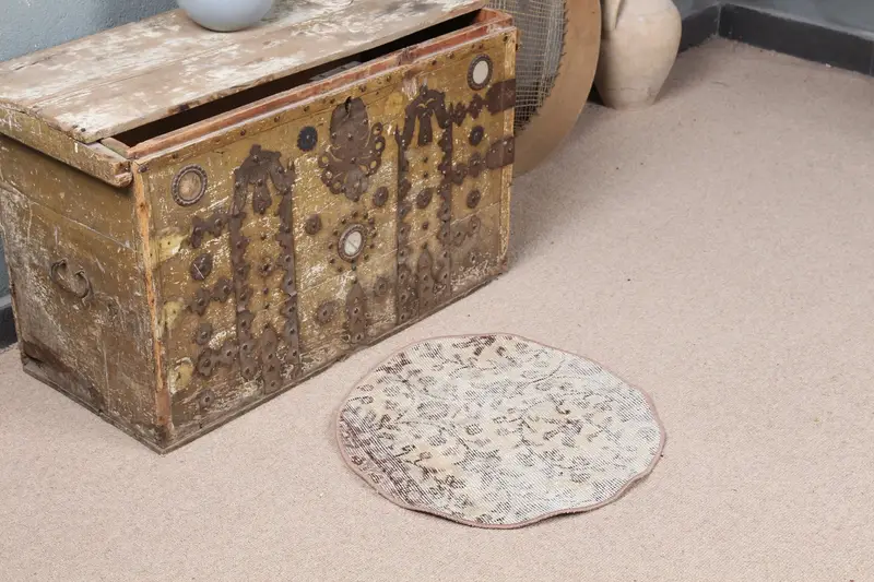 1,7x1,7 ft Bej Halı, Soyut Desenli ve Kahverengi Vurgular