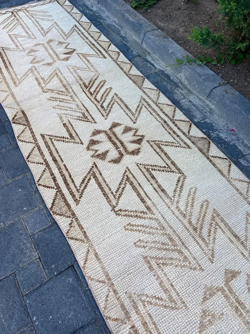Turkish Herki Runner Rug 2.8x11.7 ft (86x356 cm), Vintage White Southwestern Rug - 1