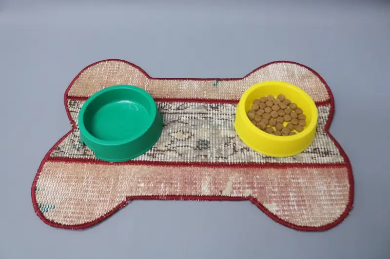 Bohemian Round Wool Placemat, Red and Brown Traditional Design