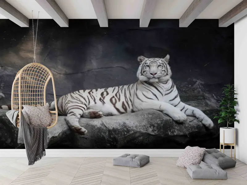 Elegante Tapete mit weißem Tigerdruck: Modernes Luxusdekor