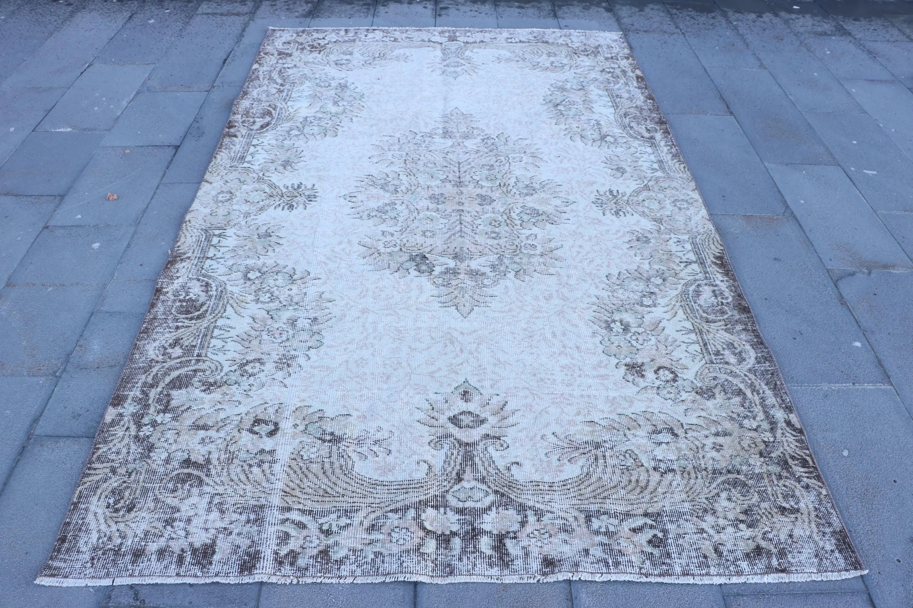 Türk Vintage Halısı, Büyük 5.5x9 ft (167x274 cm) Halı, Beyaz Bordürlü Yün Halı - 1
