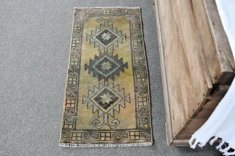 Gelb-grün gestreifter Teppich, 1,6 x 3,2 Fuß, schickes Dekor