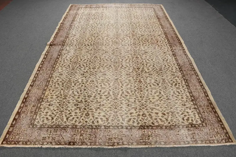 Türkischer Vintage-Teppich, 1,5 x 2,9 m, brauner Oushak-Teppich mit Punkten - 1