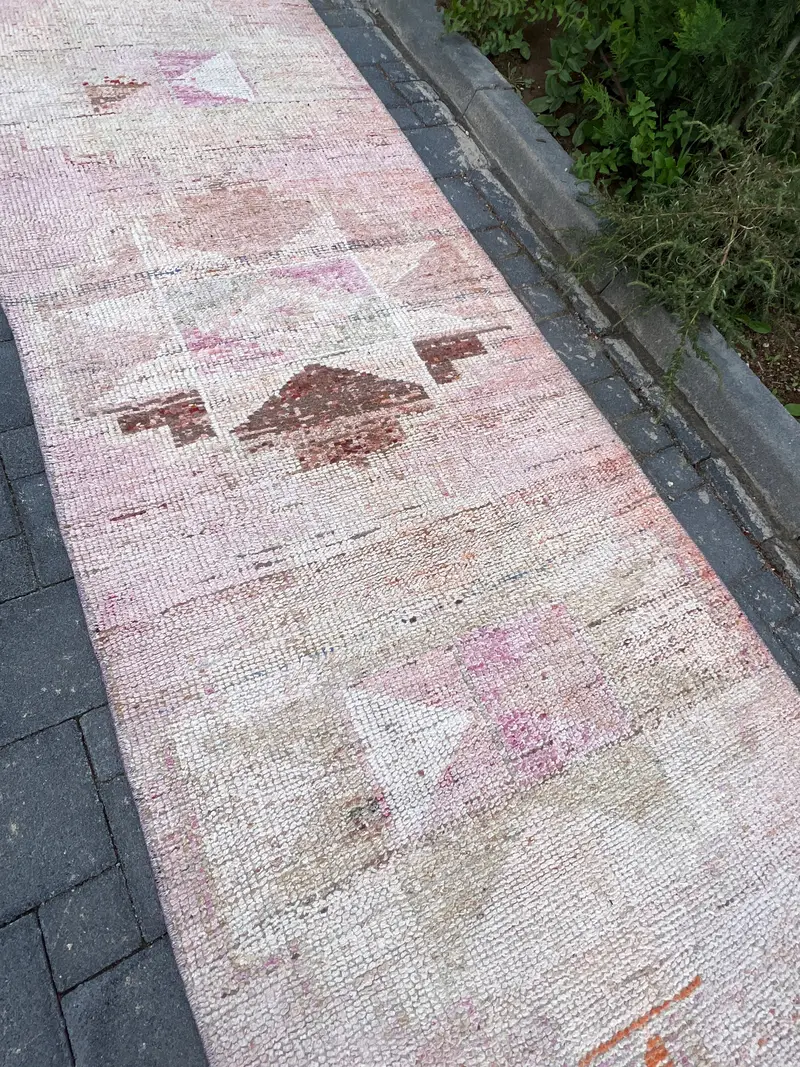 Elegant Pink Rug, 3,4x9,11 ft Oriental Design