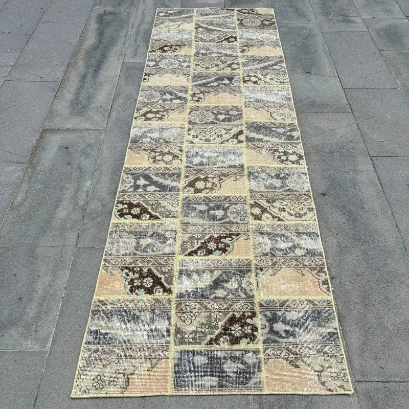 Türkischer Oushak-Läuferteppich 2,6 x 8,3 Fuß (80 x 252 cm), brauner marokkanischer Vintage-Wollteppich - 1