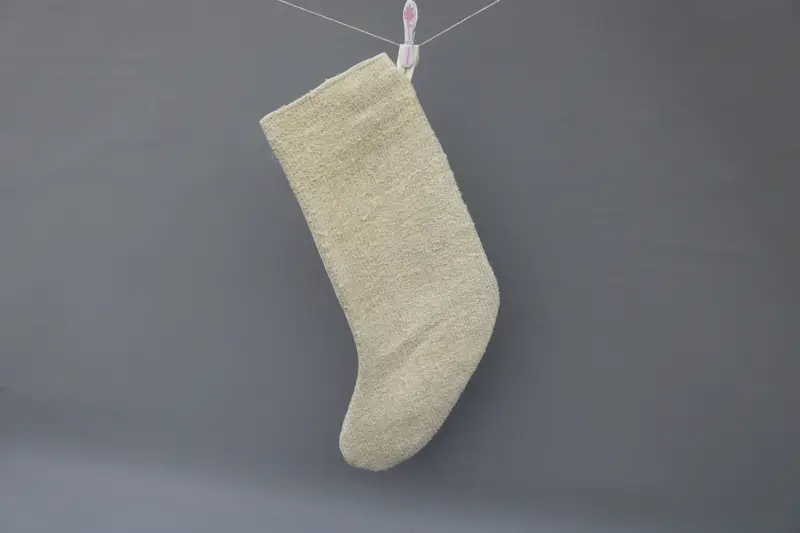 Medias navideñas beige con adornos blancos, medias festivas