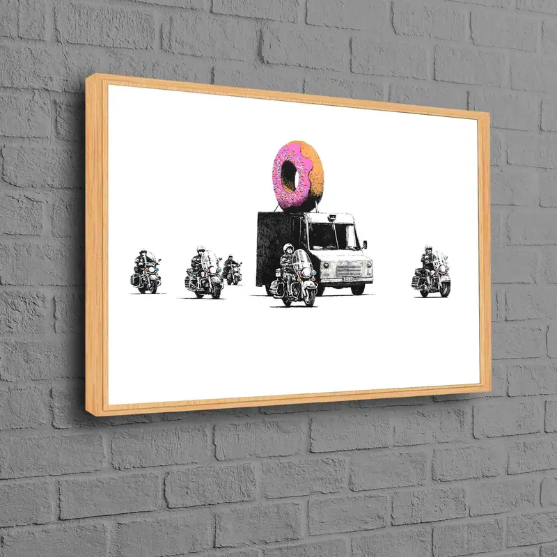 芸術的なバンクシー グラフィティ キャンバス: ピンク ドーナツの警察シーン