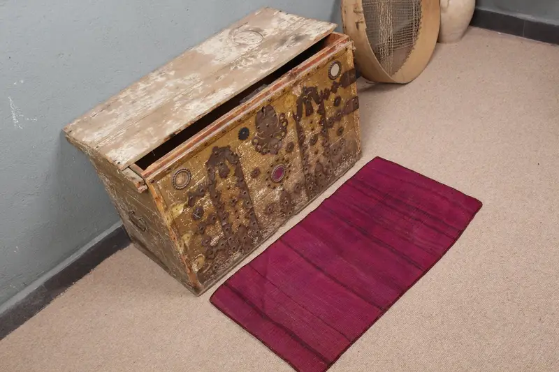 1,4 x 2,7 Fuß lila Patchwork-Teppich, elegante braune Akzente