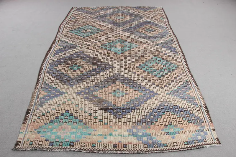 Zarif Bej ve Mor Halı, 5,6x9,5 ft Puantiyeli Tasarım