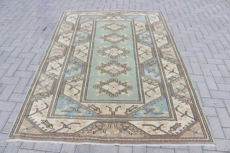 Türkischer Vintage-Teppich, 157 x 226 cm, blauer floraler Oushak-Teppich - 1