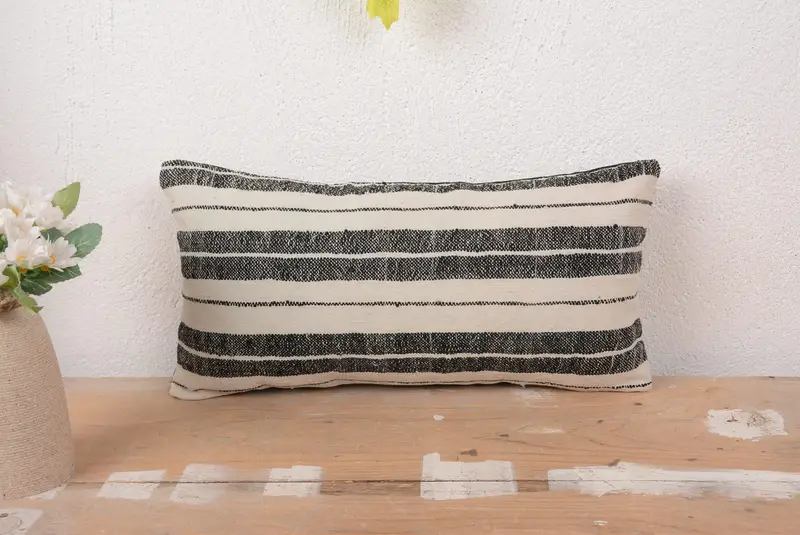 Beige & Schwarz gestreiftes Wurfkissen, 8x16 handgemachtes Kissen