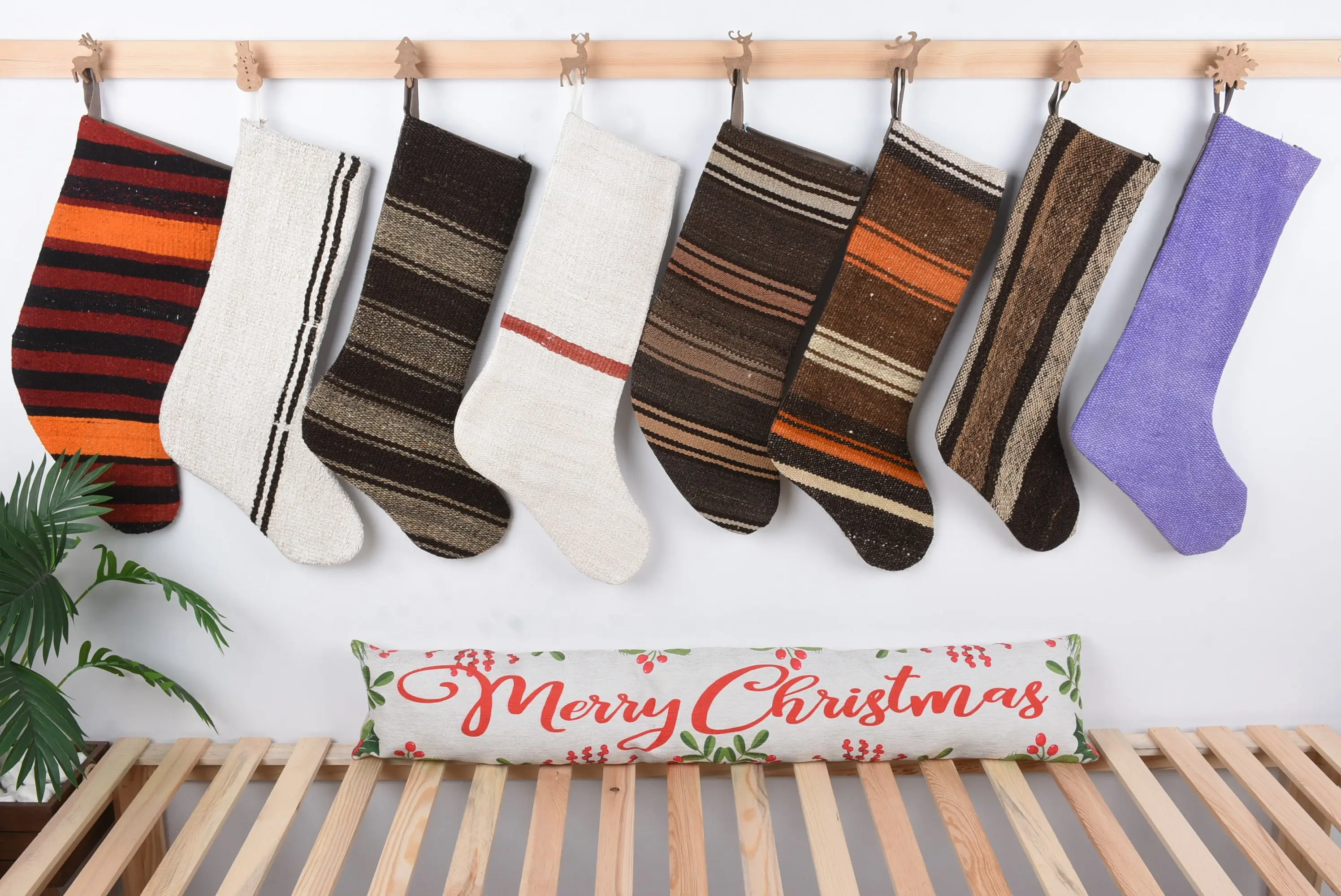 Şenlikli Noel Süsleri Deseni, 8 İnç Genişliğinde Noel Çorabı - 1