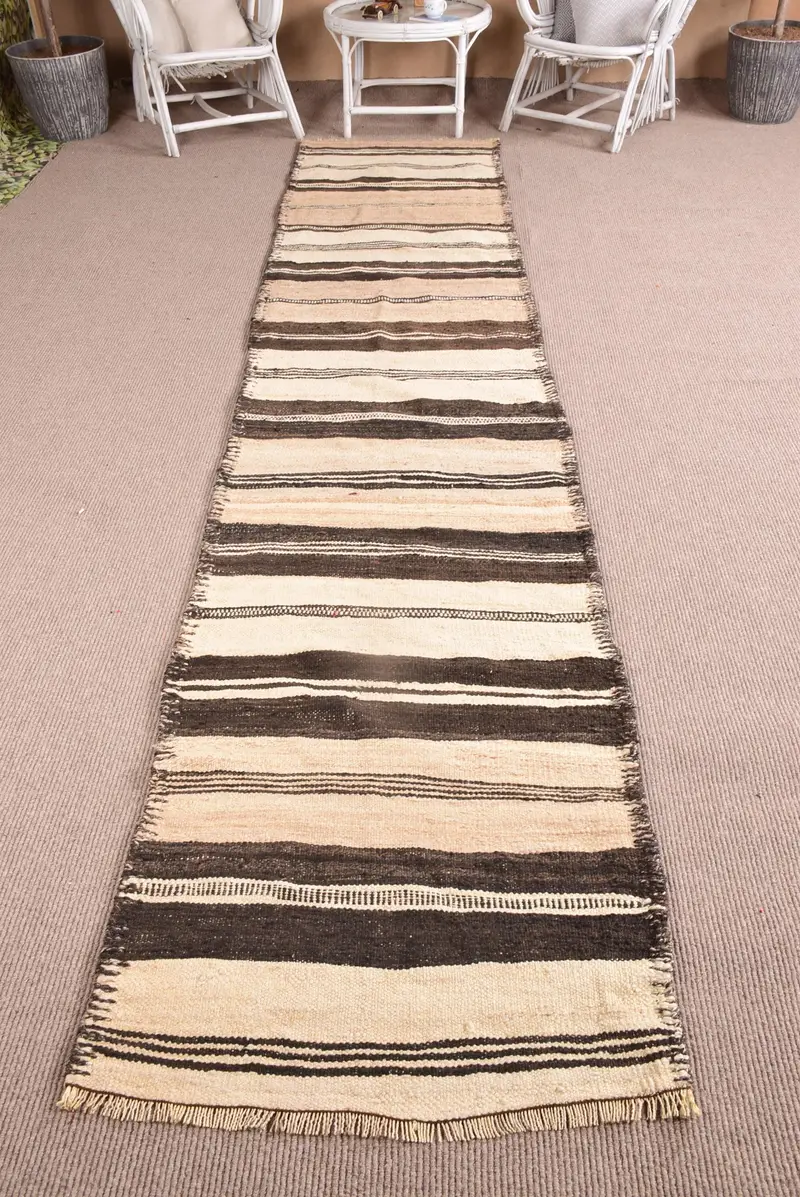 Türk Vintage Halı, 2.7x13.5 ft Kilim Halı, Kahverengi Beyaz Halı - 1