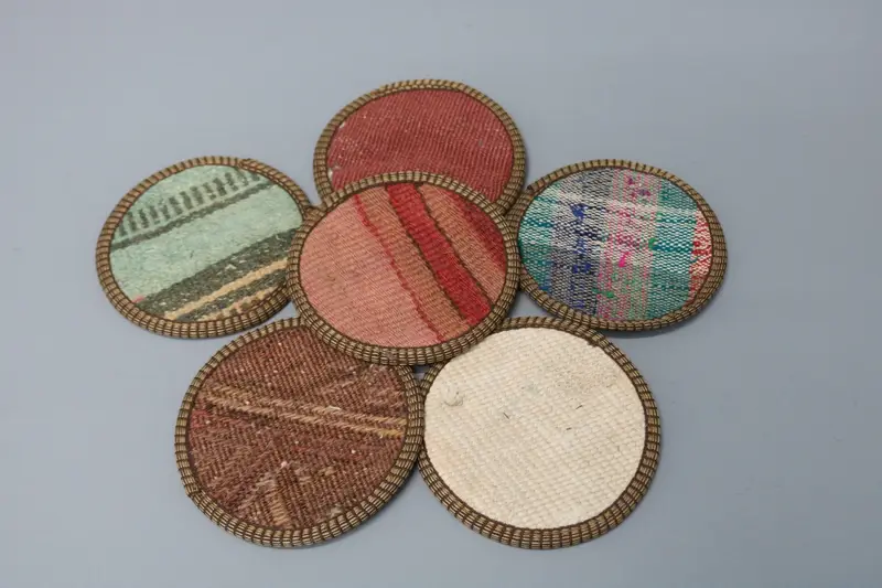 Juego de posavasos redondos bohemios, posavasos rojos y blancos