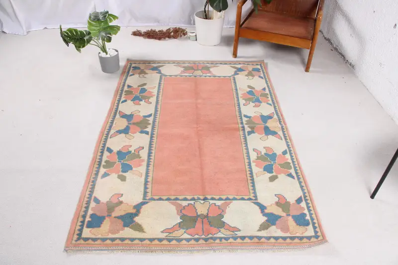 Pembe ve Bej Halı, 3,9x5,9 ft Bitki ve Ağaç Tasarımı