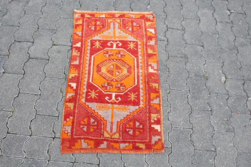 1,6x2,8 ft Vintage Teppich, türkischer kleiner Teppich, rot gepunkteter Wollteppich - 1