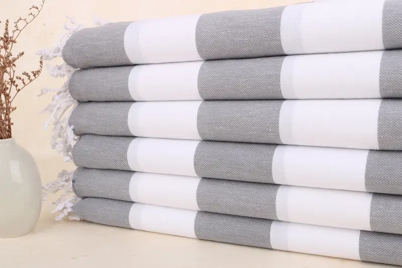 パーソナライズされたバチェロレッテタオル ダークグレーホワイトストライプ、オーガニックコットン、40x71インチ