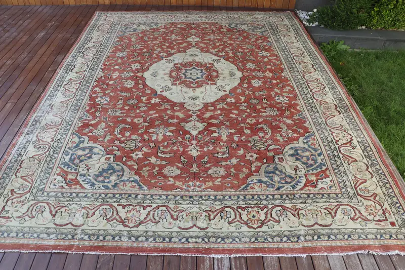 Handgefertigter roter Teppich, 0,8 x 12,5 Fuß großes Randdesign