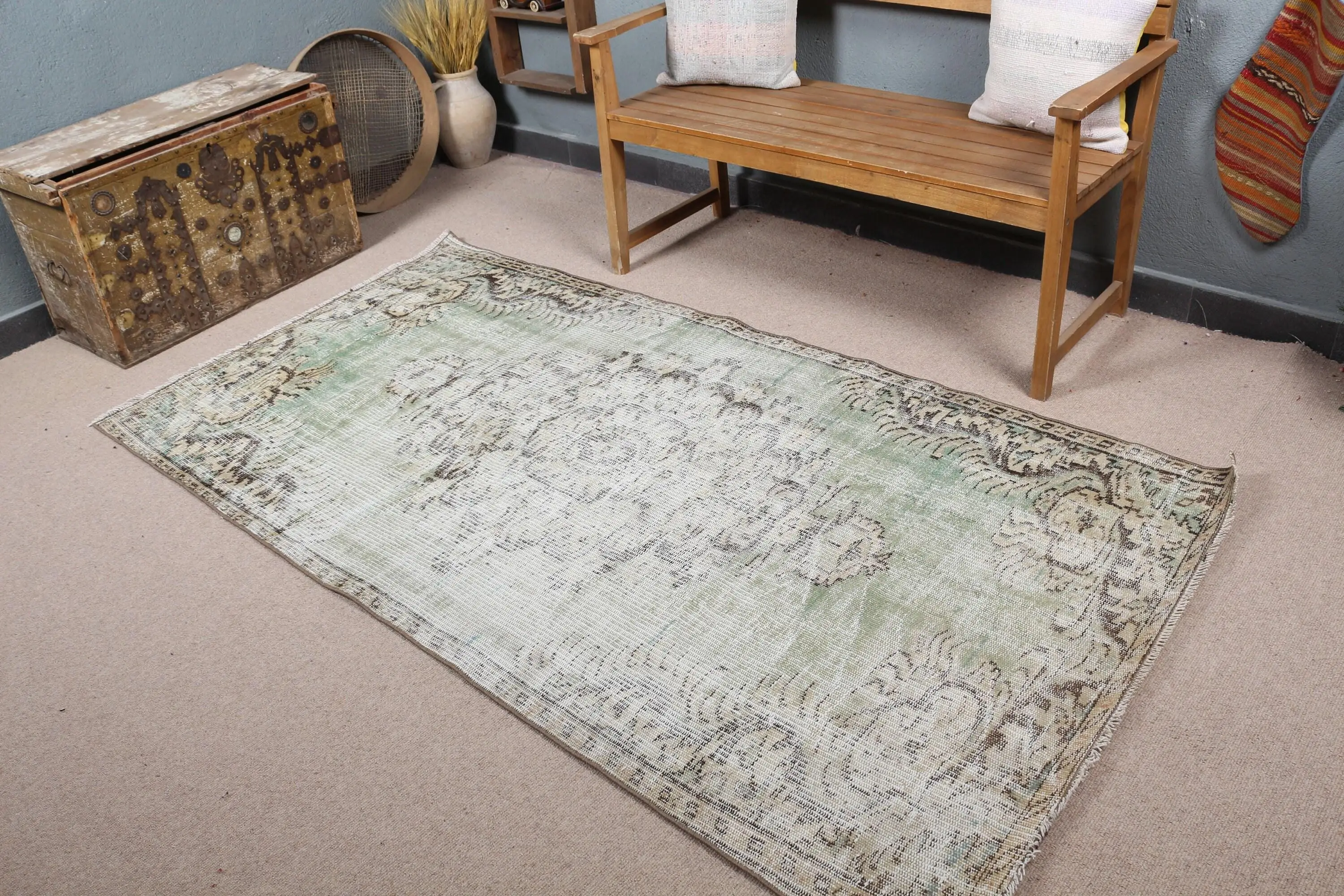 3,9 x 7,2 ft großer Vintage-Teppich, türkischer Teppich, grün-weißer Camouflage-Wollteppich - 1