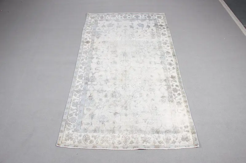 Türkischer Vintage-Teppich, 127 x 222 cm, grau-weiß karierter Oushak-Teppich - 1