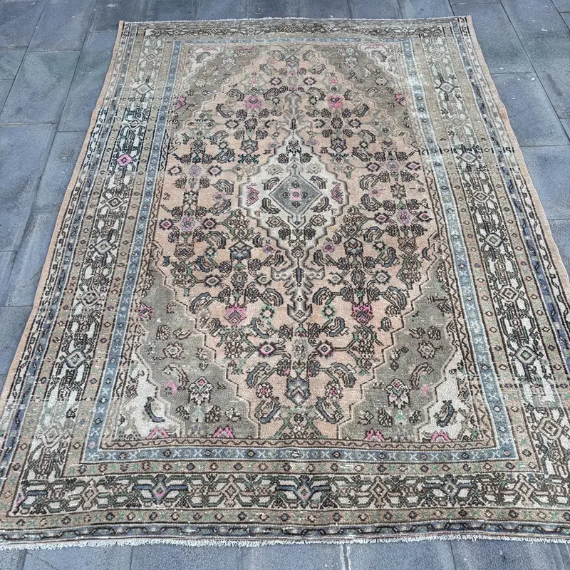 Vibrant 6,7x9,4 ft Rug, Elegant Oriental Pattern