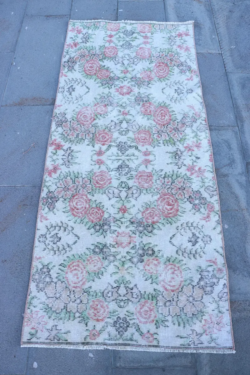 Turkish Vintage Small Rug 2.5x5.7 ft, White Pink Floral Rug - 1