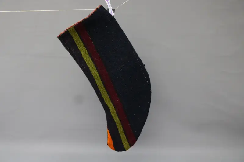 Siyah Süslü Kırmızı Noel Çorabı, 9 İnç Şenlik Çorabı