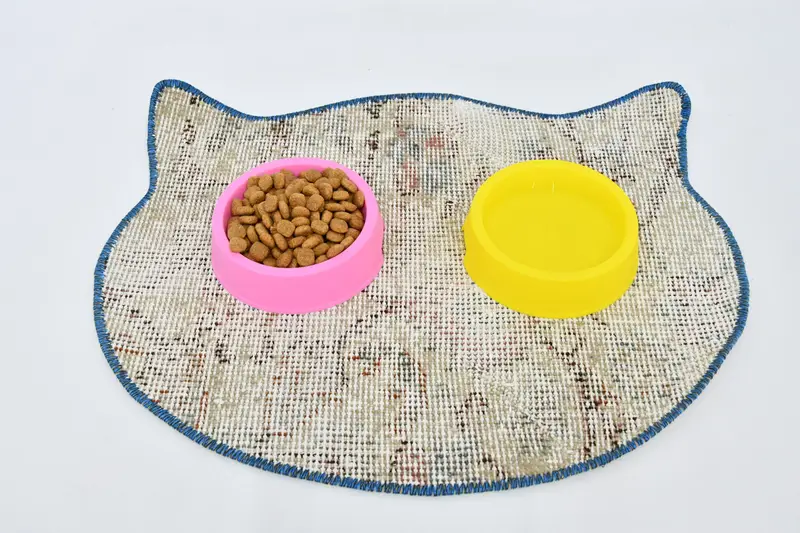 Köpük Dolgulu, Kaymaz Pedli, Rahat Bej ve Kahverengi Pamuklu Evcil Hayvan Matı