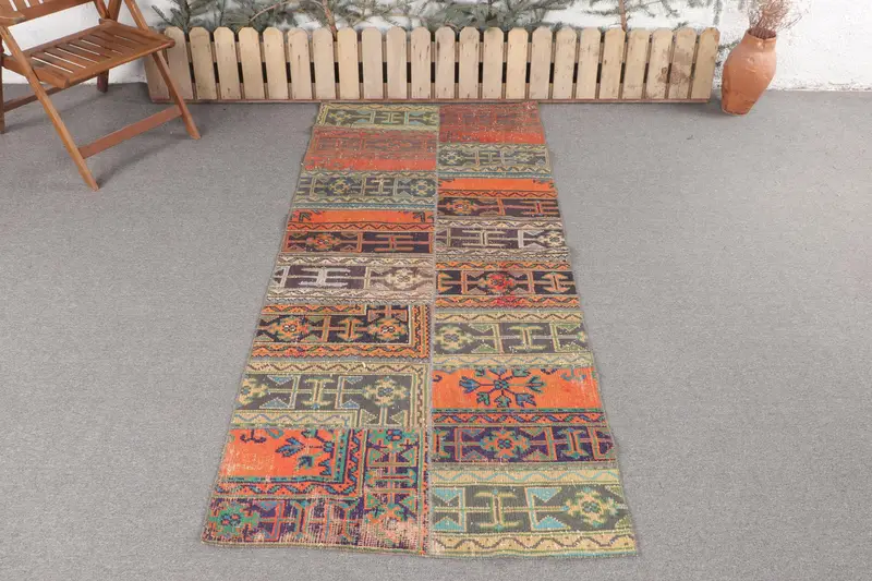 Handgefertigter grüner Perserteppich, 3,3 x 7,3 Fuß, elegantes Dekor