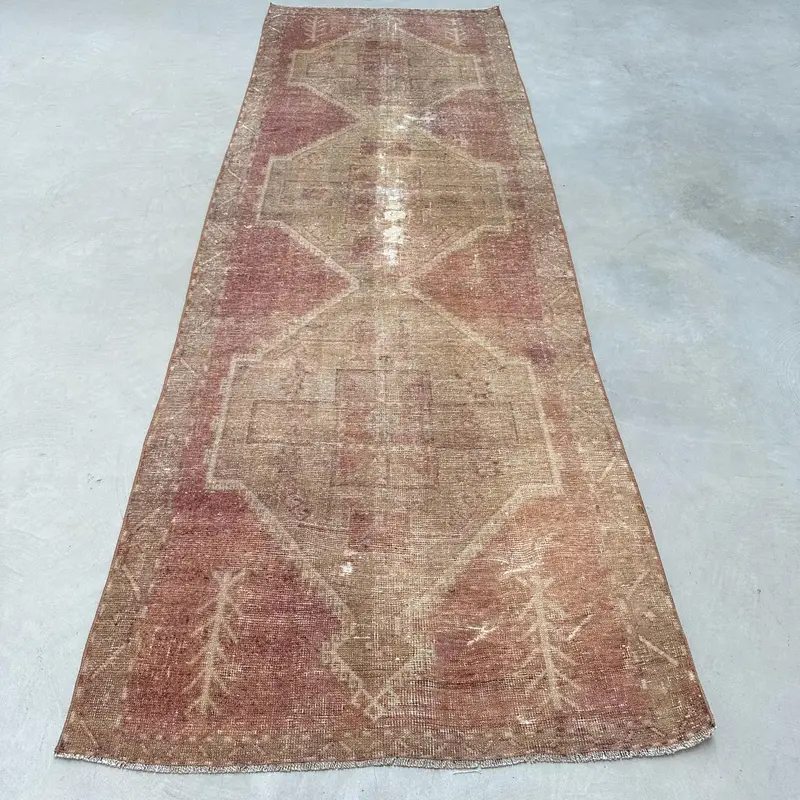 エレガントな3.7x11.3フィートのラグ、ベージュ&パープルのオンブレ