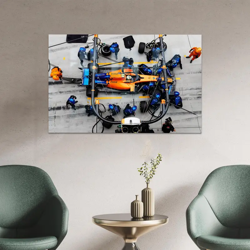 Man Cave'iniz için Lando Norris Yarış Arabası Baskılı Cam