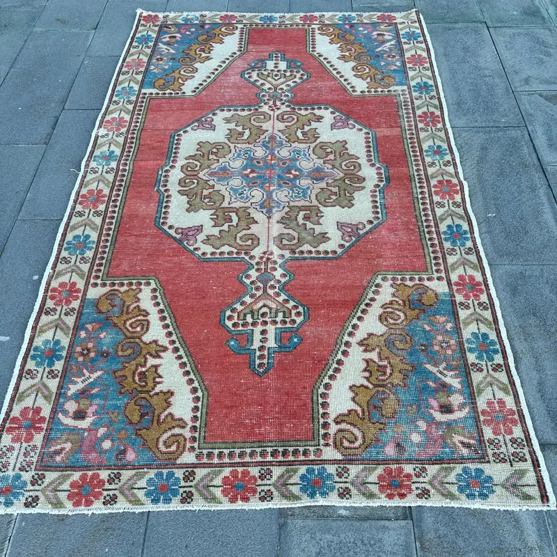 Red & Beige Rug, 4,5x7,4 ft Bordered Design