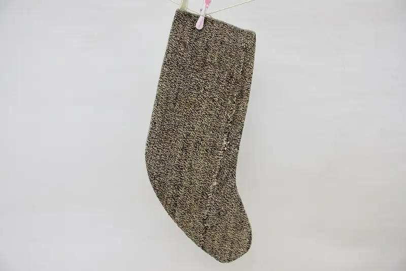 ブラウンとベージュのクリスマスオーナメントストッキング、お祝いの休日の装飾