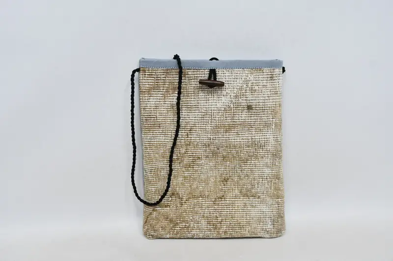 Minimalistische Kilim-Tasche aus Wolle mit Vintage-Motiv, verstellbare Riemen-Umhängetasche