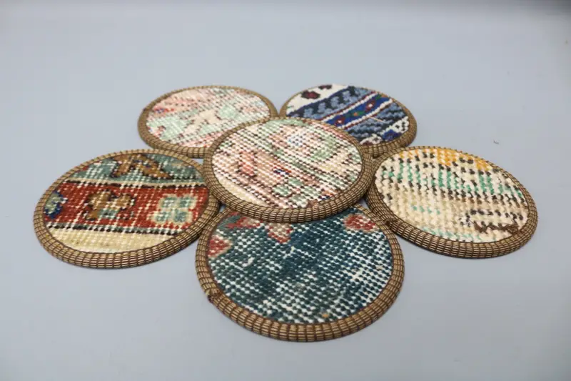 Türkischer Kelim-Untersetzer in Grün und Beige, einzigartiger runder Untersetzer