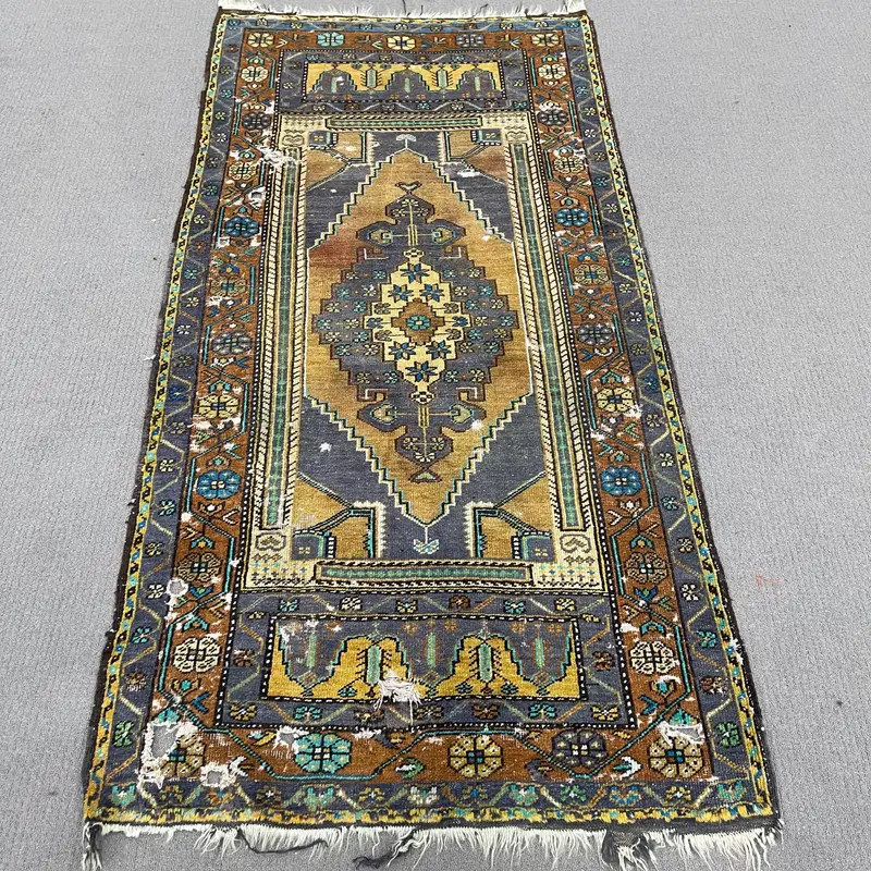 イエロー オリエンタル ラグ、3.3x6.3 フィート、パープルのアクセント付き