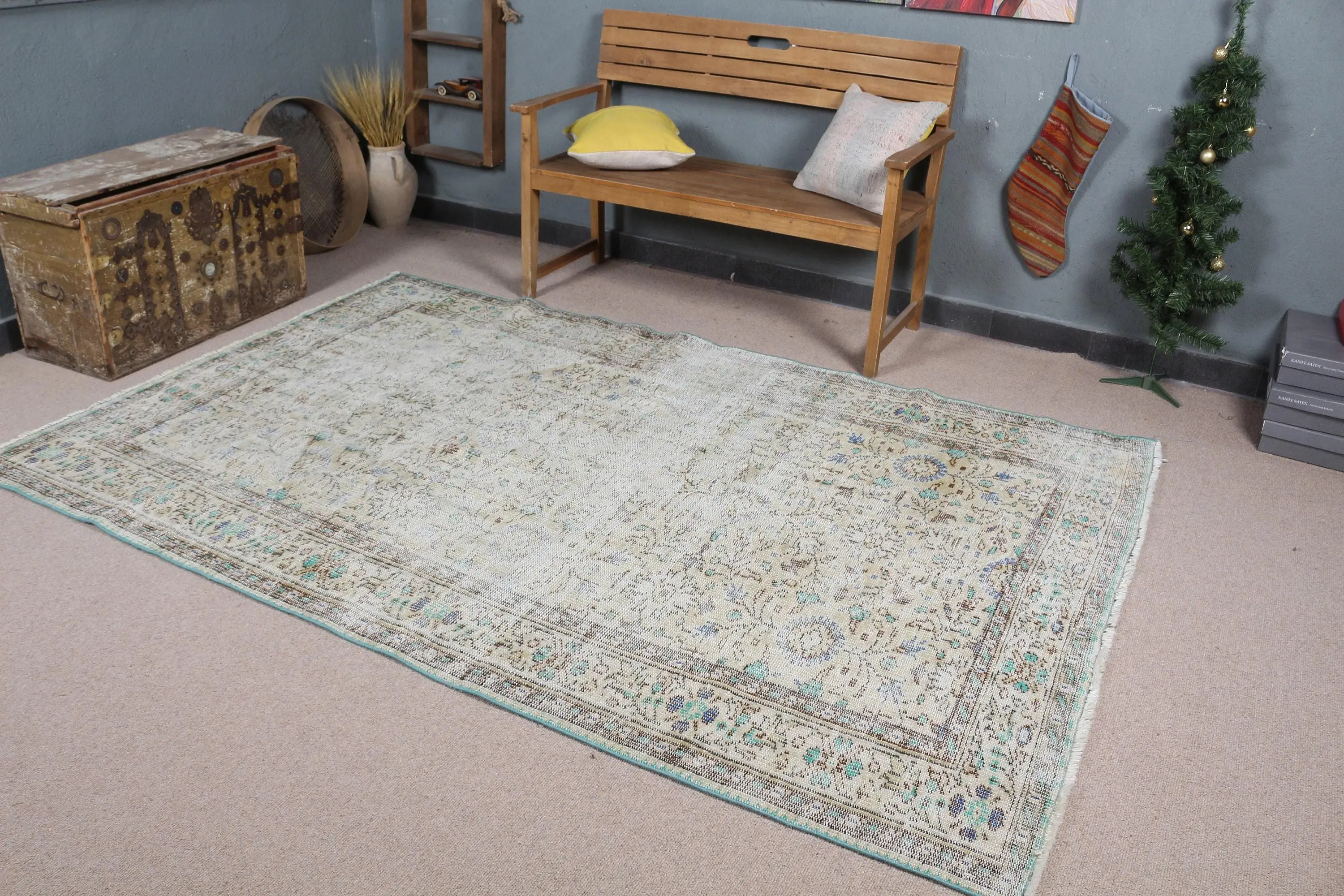 Vintage 5.4x8.4 ft Halı, Büyük Türk Halısı, Beyaz Çiçekli Yün Halı - 1