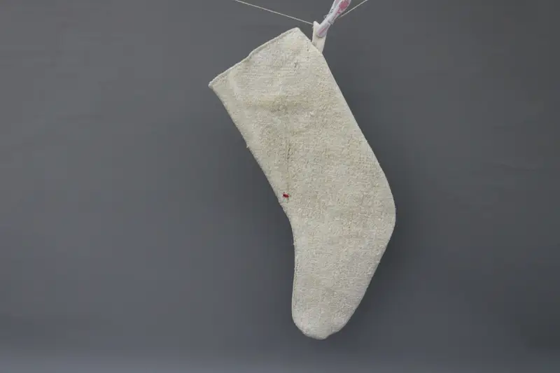 Beyaz Süslemeli Bej Noel Çorabı, 9 İnç Geniş Tatil Çorabı