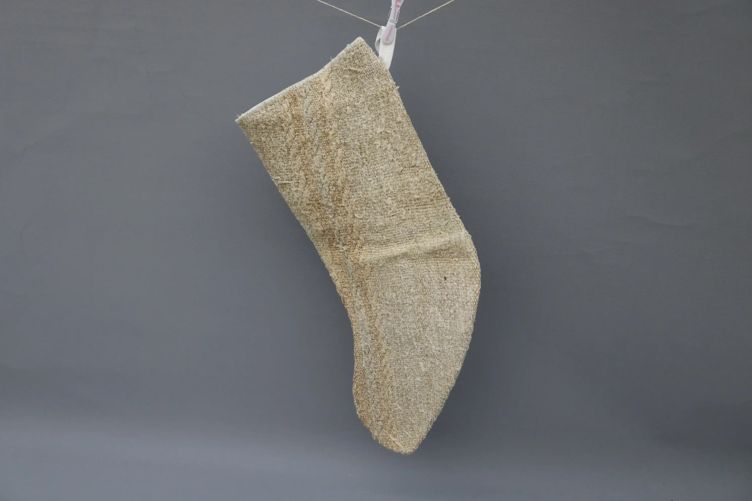 Medias navideñas beige elegantes, medias con estampado de adornos navideños festivos - 1