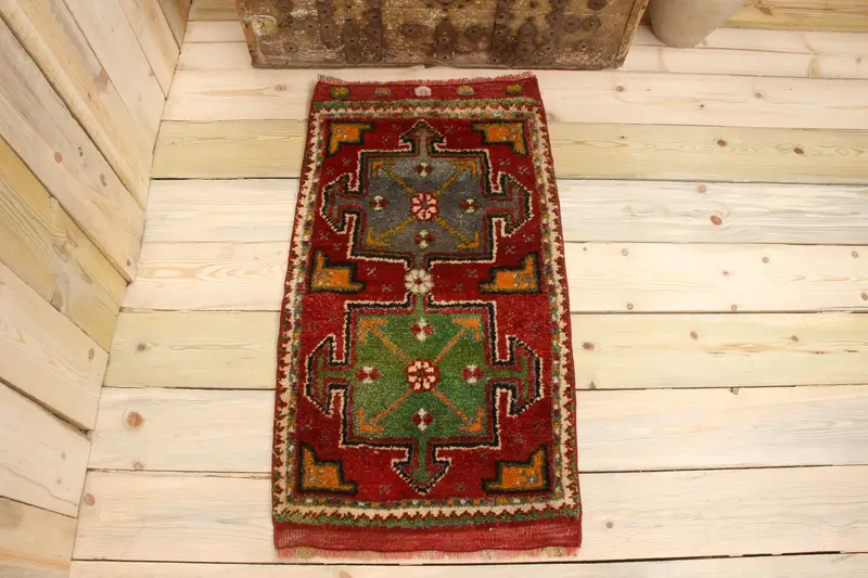 Handmade Red and Green Southwestern Rug, 0.1x3.1 ft