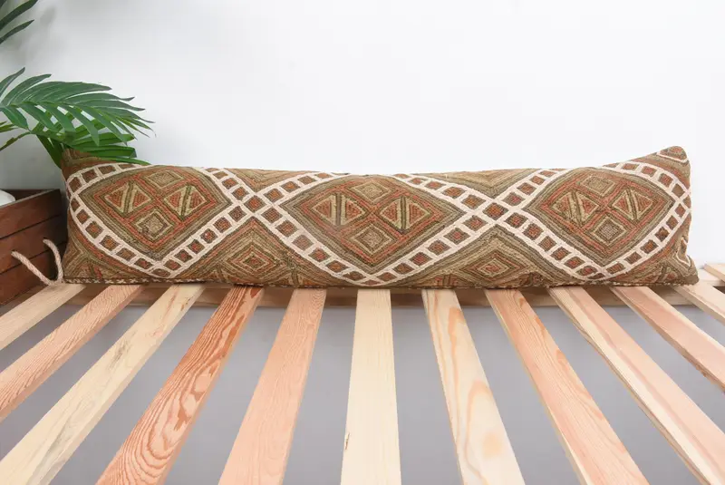 Orange besticktes Wurfkissen, 8x36 handgemachtes geometrisches Kissen