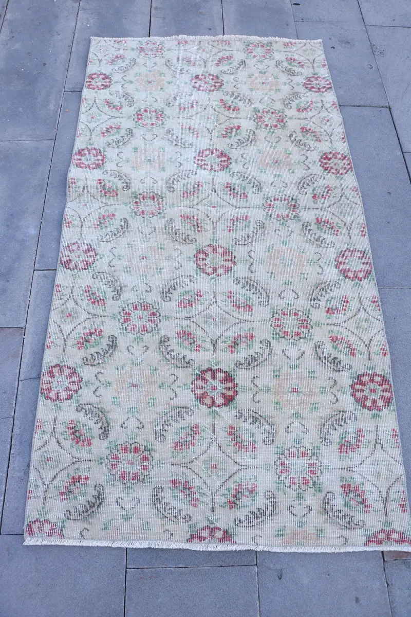 Alfombra Elegante Verde 9x15m con Borde Rojo