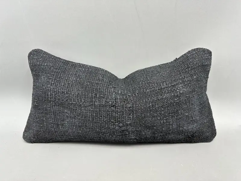 Almohada de tiro Kilim del suroeste gris, cojín hecho a mano de 12x24 pulgadas