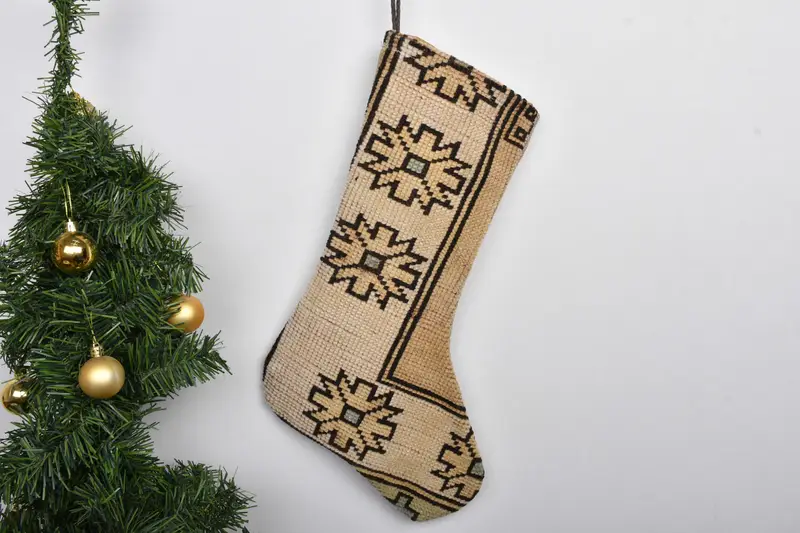 Şenlikli Noel Süsleri Deseni, 7 İnç Genişliğinde Noel Çorabı