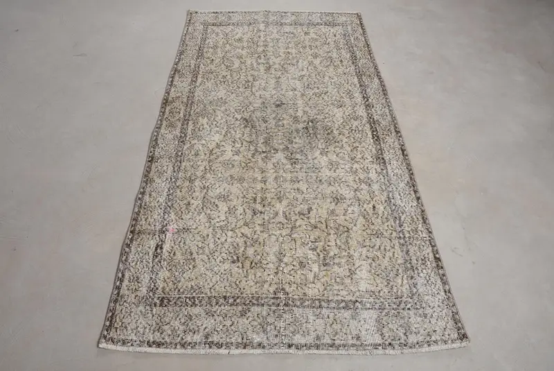 Eleganter beigefarbener Orientteppich, 3,6 x 6,8 Fuß, Beige und Braun